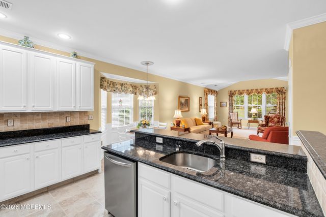 18 Powderhorn Way, Allentown, NJ 08501