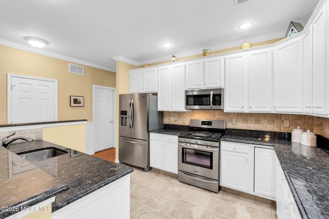 18 Powderhorn Way, Allentown, NJ 08501
