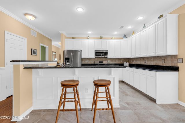 18 Powderhorn Way, Allentown, NJ 08501