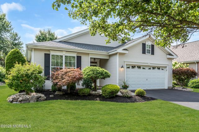 18 Powderhorn Way, Allentown, NJ 08501