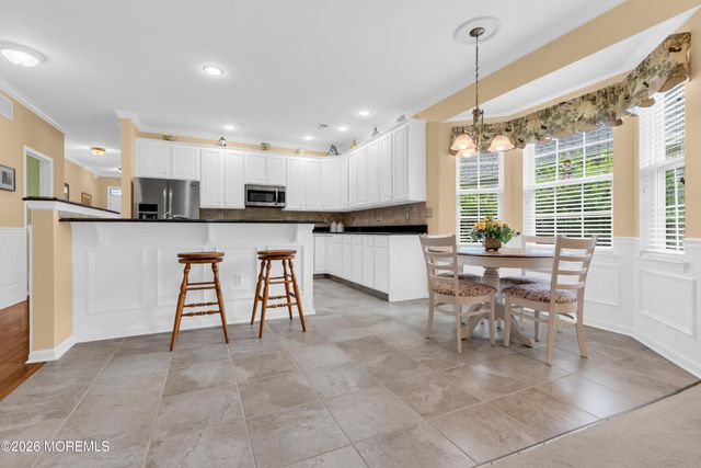 18 Powderhorn Way, Allentown, NJ 08501