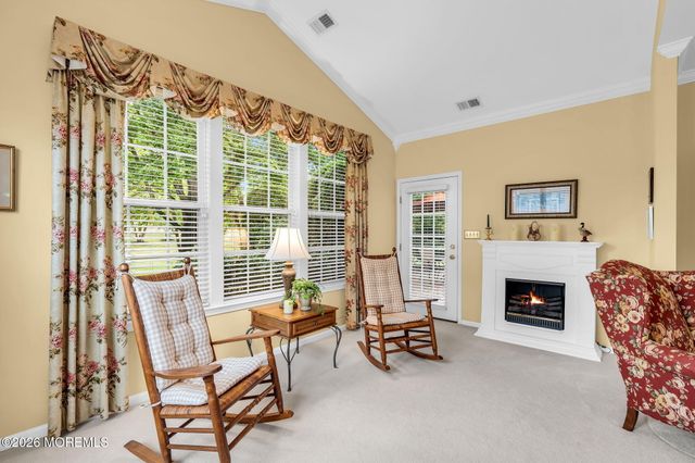 18 Powderhorn Way, Allentown, NJ 08501