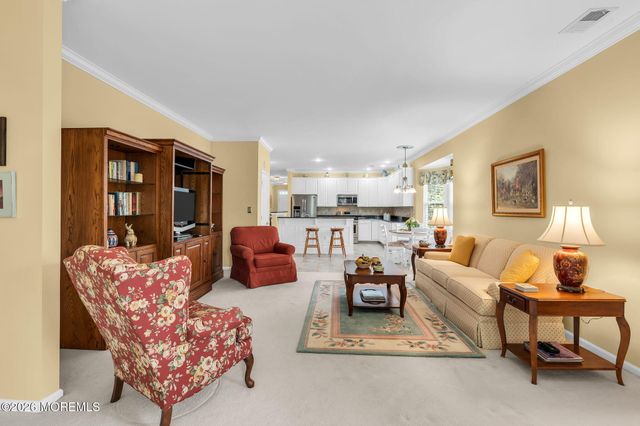 18 Powderhorn Way, Allentown, NJ 08501