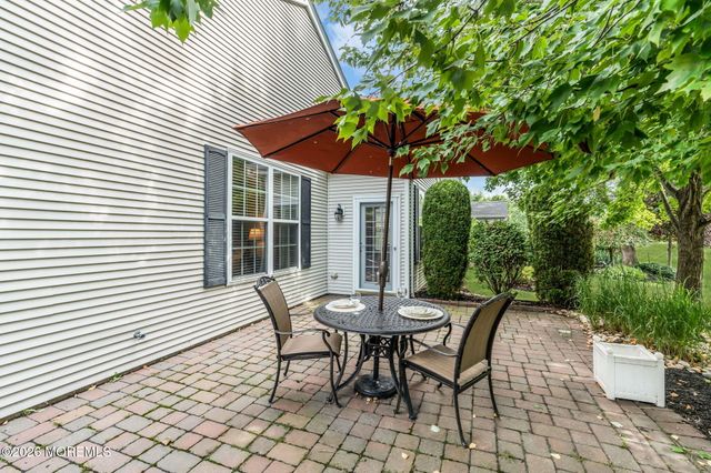18 Powderhorn Way, Allentown, NJ 08501