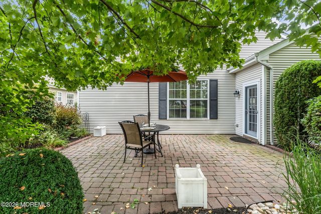 18 Powderhorn Way, Allentown, NJ 08501