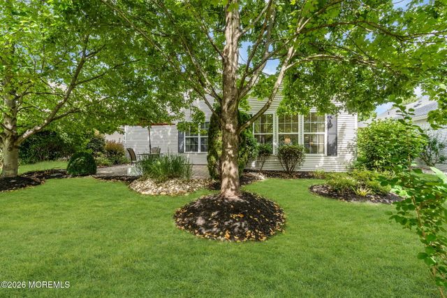 18 Powderhorn Way, Allentown, NJ 08501