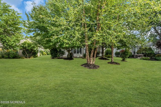 18 Powderhorn Way, Allentown, NJ 08501