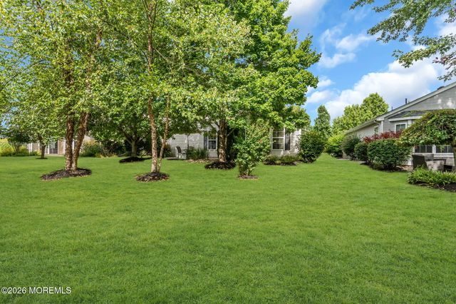 18 Powderhorn Way, Allentown, NJ 08501