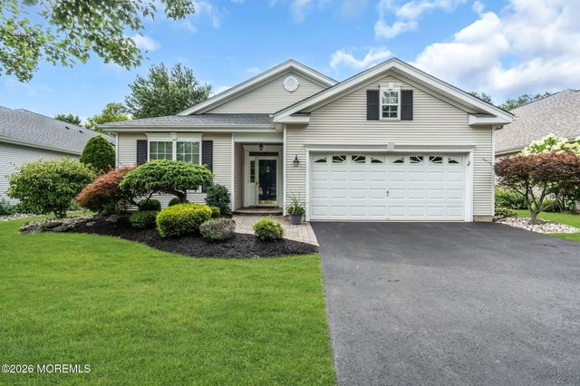 18 Powderhorn Way, Allentown, NJ 08501