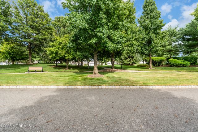 18 Powderhorn Way, Allentown, NJ 08501