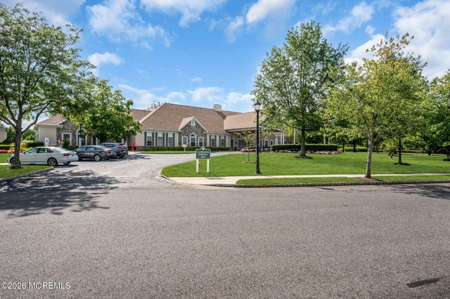 18 Powderhorn Way, Allentown, NJ 08501