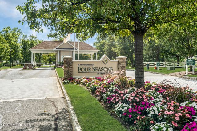 18 Powderhorn Way, Allentown, NJ 08501