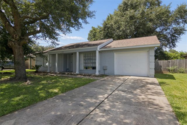 2504 Ewell Drive, League City, TX 77573
