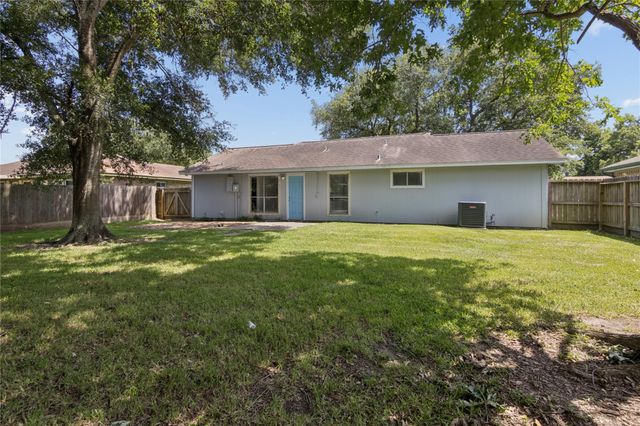 2504 Ewell Drive, League City, TX 77573