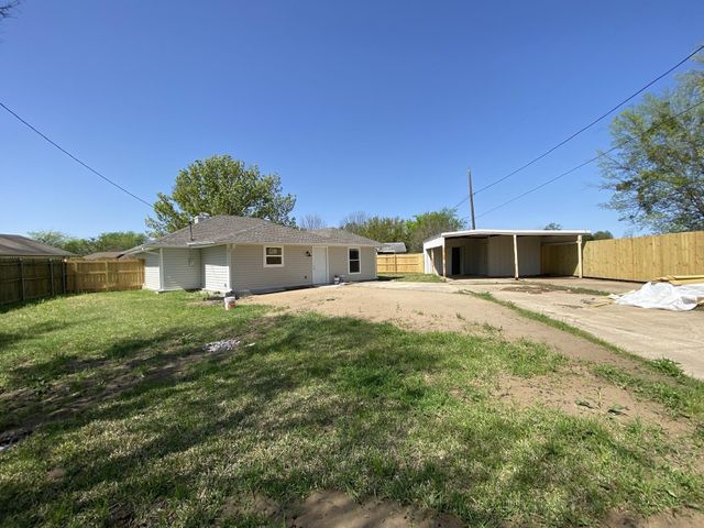 106 Colt Circle, Gun Barrel City, TX 75156