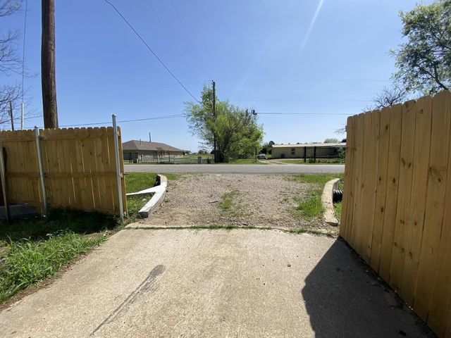 106 Colt Circle, Gun Barrel City, TX 75156