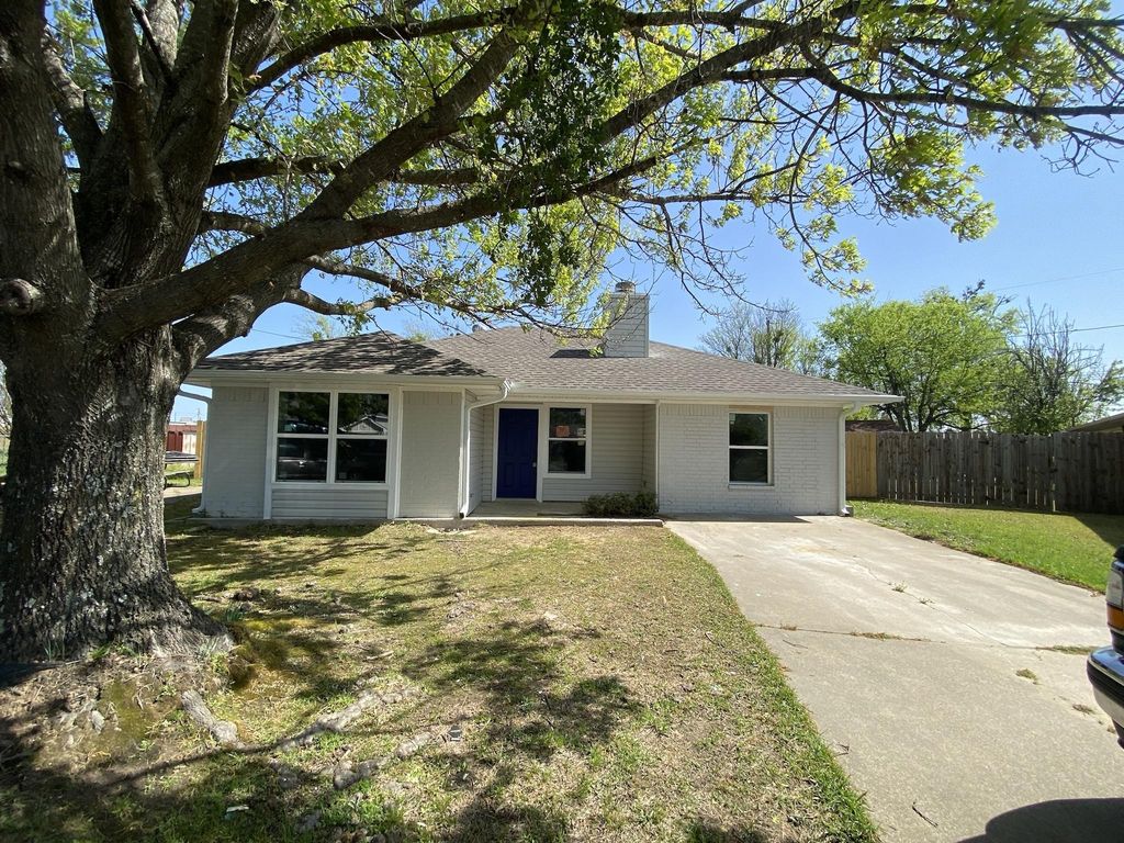 106 Colt Circle, Gun Barrel City, TX 75156