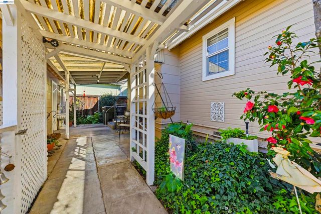 1716 1716 Elm St, Livermore, CA 94551