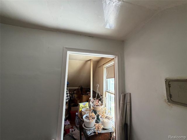27361 Osmun Street, Madison Heights, MI 48071