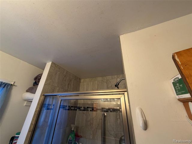 27361 Osmun Street, Madison Heights, MI 48071