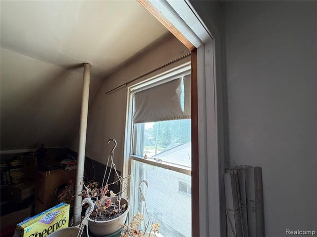 27361 Osmun Street, Madison Heights, MI 48071