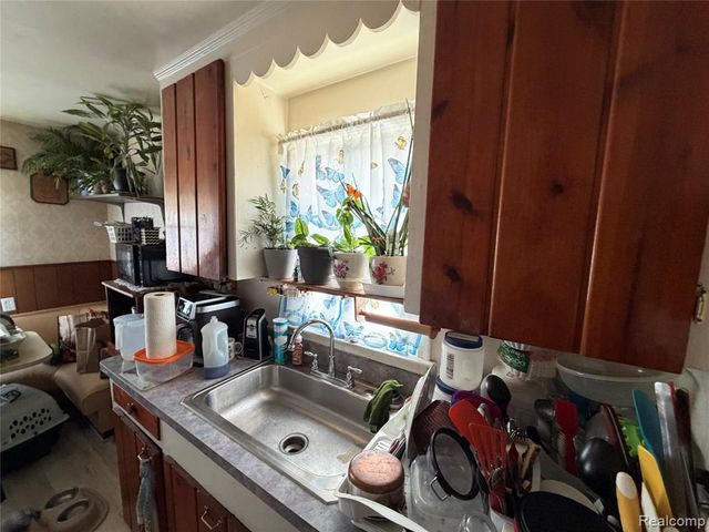27361 Osmun Street, Madison Heights, MI 48071
