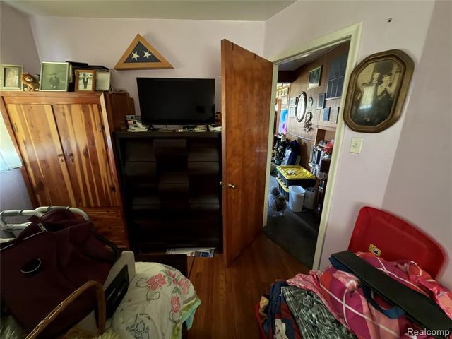 27361 Osmun Street, Madison Heights, MI 48071