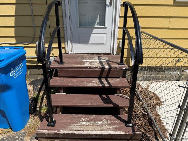 27361 Osmun Street, Madison Heights, MI 48071