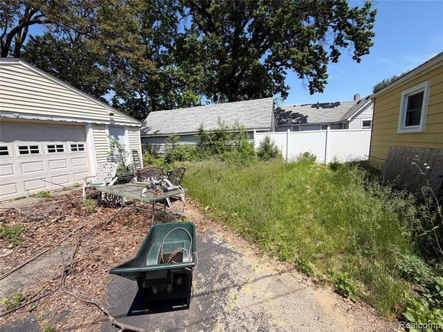 27361 Osmun Street, Madison Heights, MI 48071