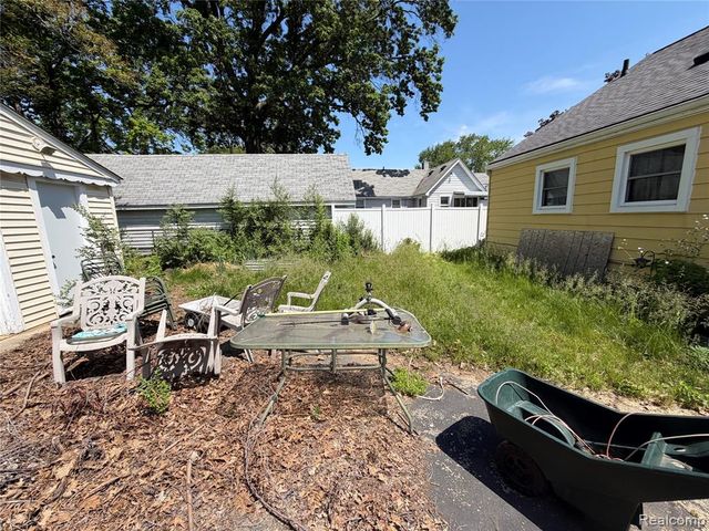 27361 Osmun Street, Madison Heights, MI 48071