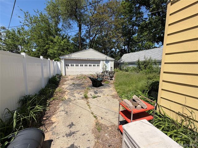 27361 Osmun Street, Madison Heights, MI 48071