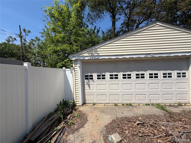 27361 Osmun Street, Madison Heights, MI 48071