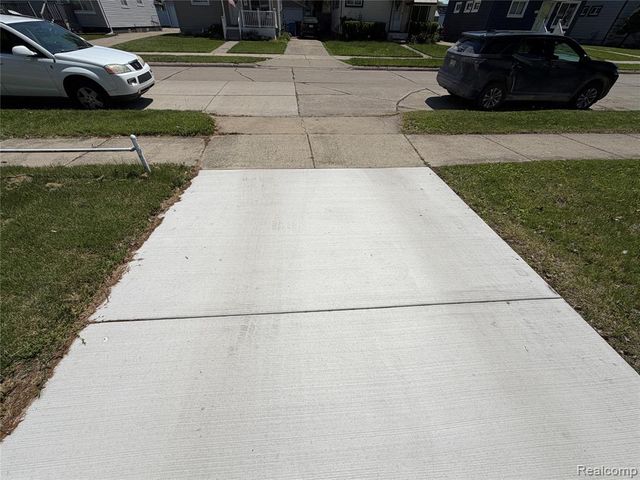 27361 Osmun Street, Madison Heights, MI 48071
