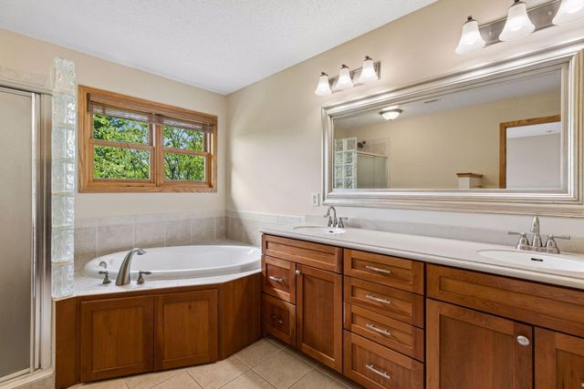11409 Balsam Way, Woodbury, MN 55129