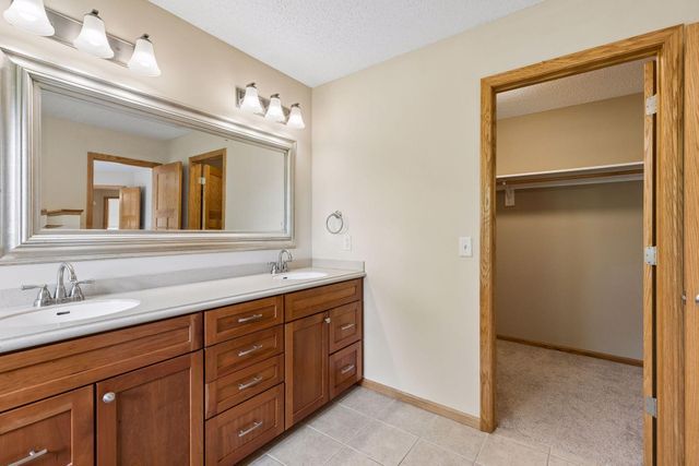 11409 Balsam Way, Woodbury, MN 55129
