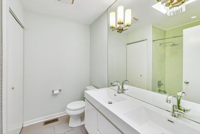 1449 W Lexington Street A, Chicago, IL 60607
