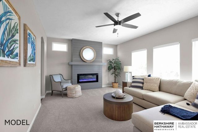 9505 S 183 Avenue, Omaha, NE 68136