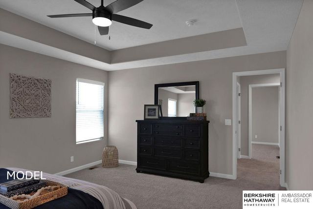 9505 S 183 Avenue, Omaha, NE 68136