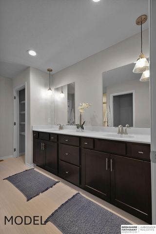 9505 S 183 Avenue, Omaha, NE 68136