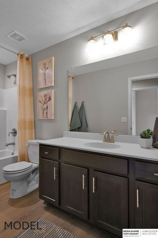 9505 S 183 Avenue, Omaha, NE 68136