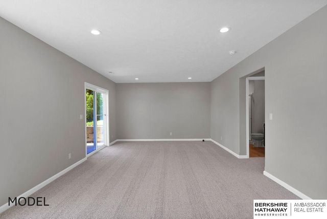 9505 S 183 Avenue, Omaha, NE 68136