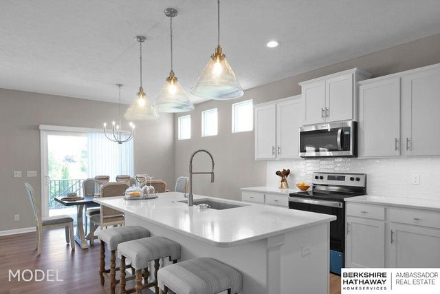 9505 S 183 Avenue, Omaha, NE 68136