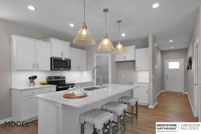 9505 S 183 Avenue, Omaha, NE 68136