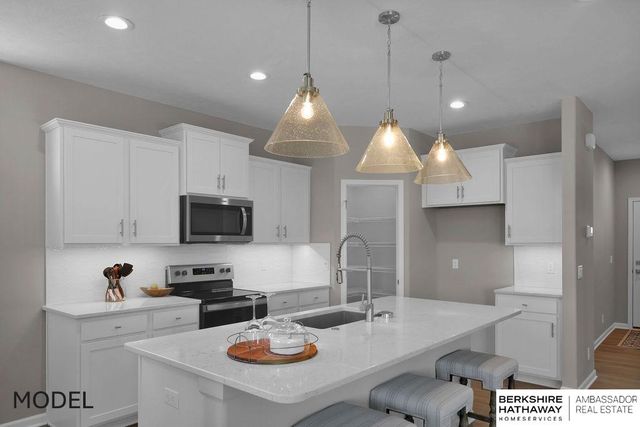 9505 S 183 Avenue, Omaha, NE 68136