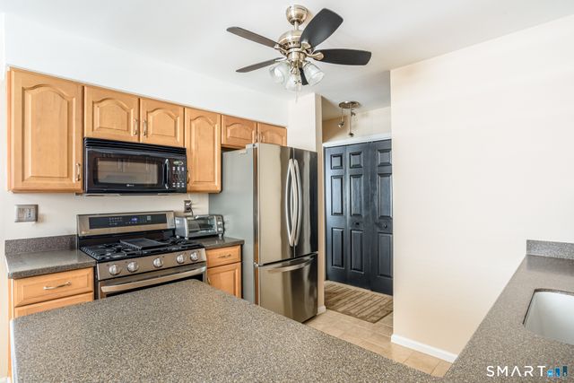 43 Country Walk 43, Shelton, CT 06484