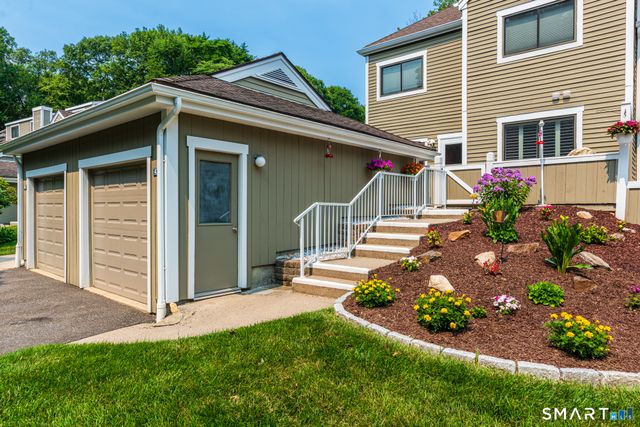 43 Country Walk 43, Shelton, CT 06484