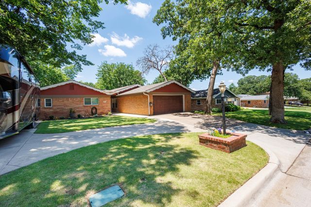 841 Patti Drive, Bedford, TX 76022