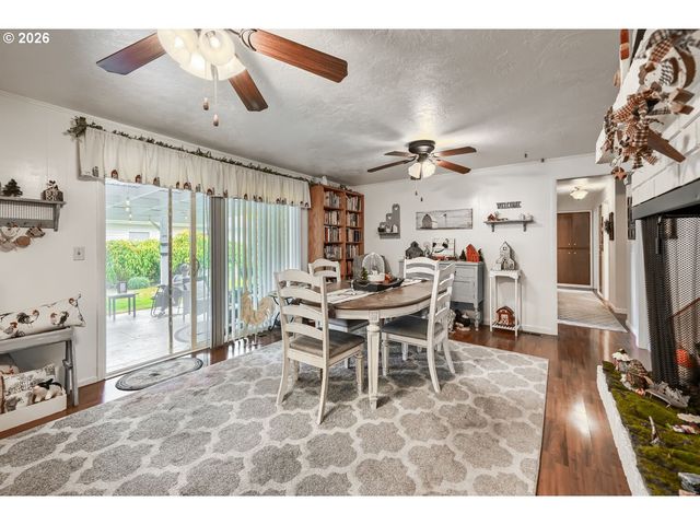 2565 DOVER Dr, Eugene, OR 97404