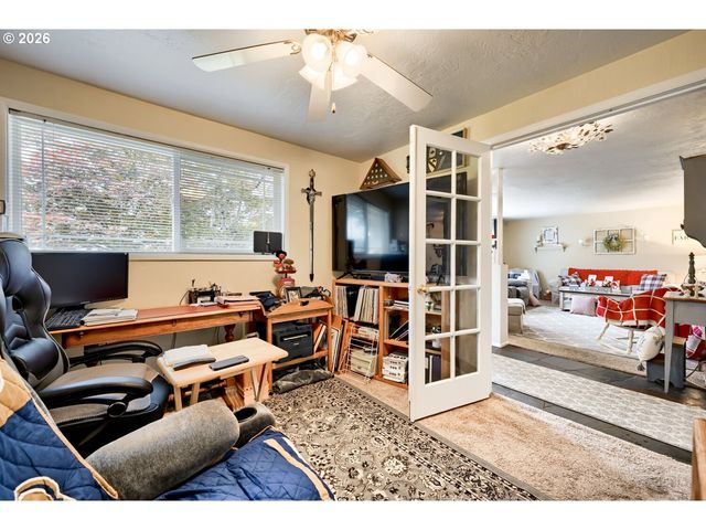 2565 DOVER Dr, Eugene, OR 97404