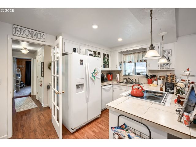 2565 DOVER Dr, Eugene, OR 97404